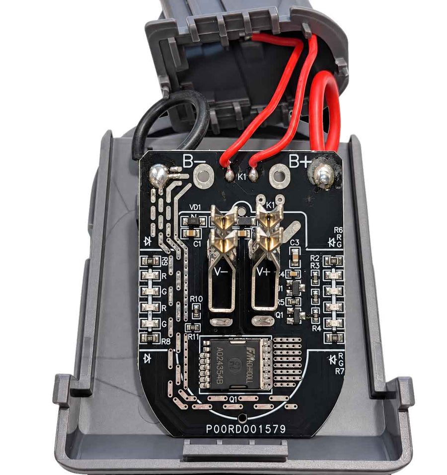 RIDGID 18V to Dyson V7 battery adapter: Inside the adapter